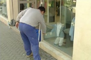TRABAJADOR LIMPIACRISTALES 01